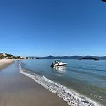 Lindo Apto, 50metros do mar, Ideal Para Familias